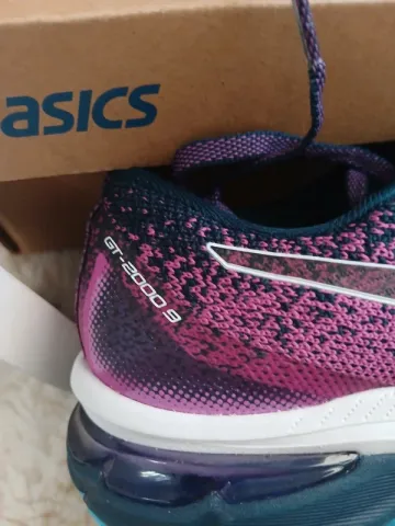 Used Asics Running Shoes bike — image 3 of 9