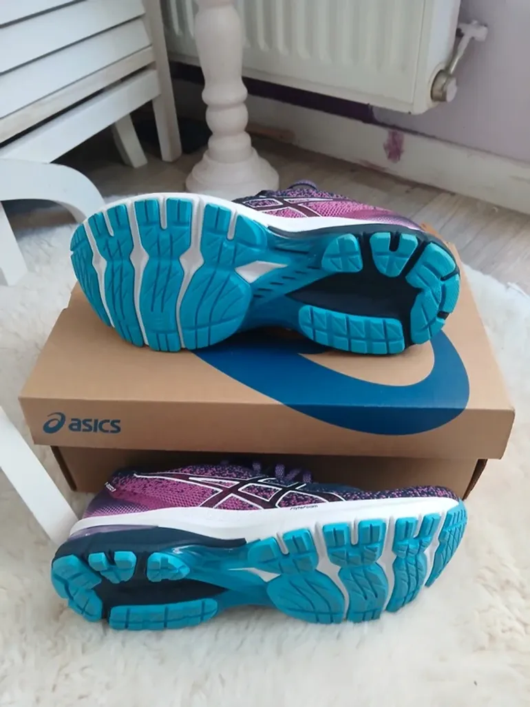 Used Asics Running Shoes bike — image 4 of 9