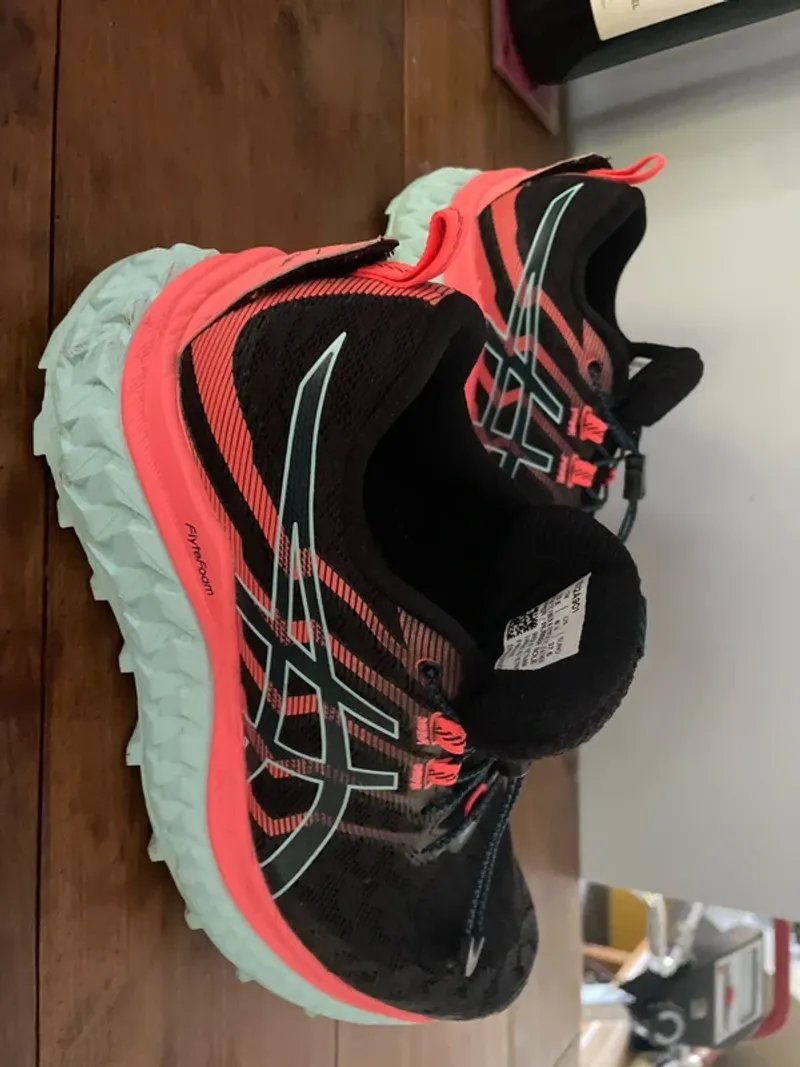 Tweedehands Asics Trabuco Running Shoes