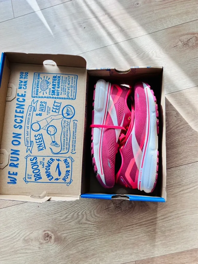 Used Brooks Running Shoes bike — image 5 of 6
