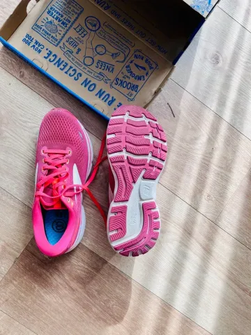 Used Brooks Running Shoes bike — image 3 of 6