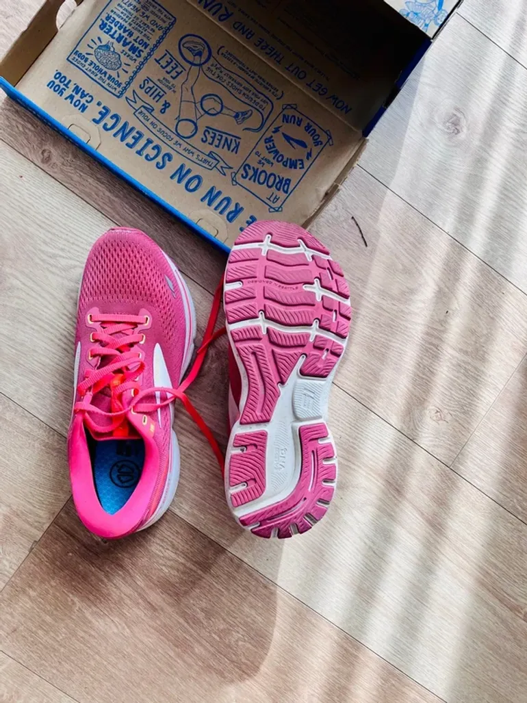 Used Brooks Running Shoes bike — image 3 of 6