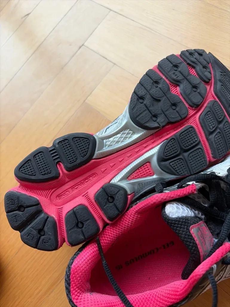 Used Asics Running Shoes Women bike — image 4 of 8