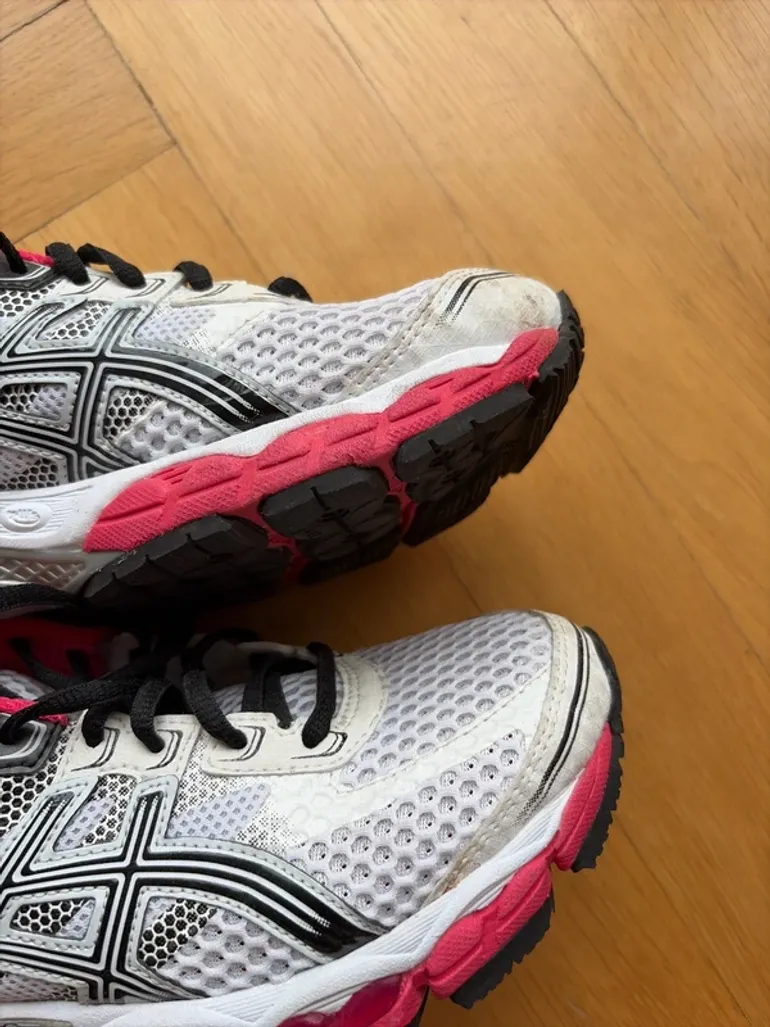 Used Asics Running Shoes Women bike — image 6 of 8