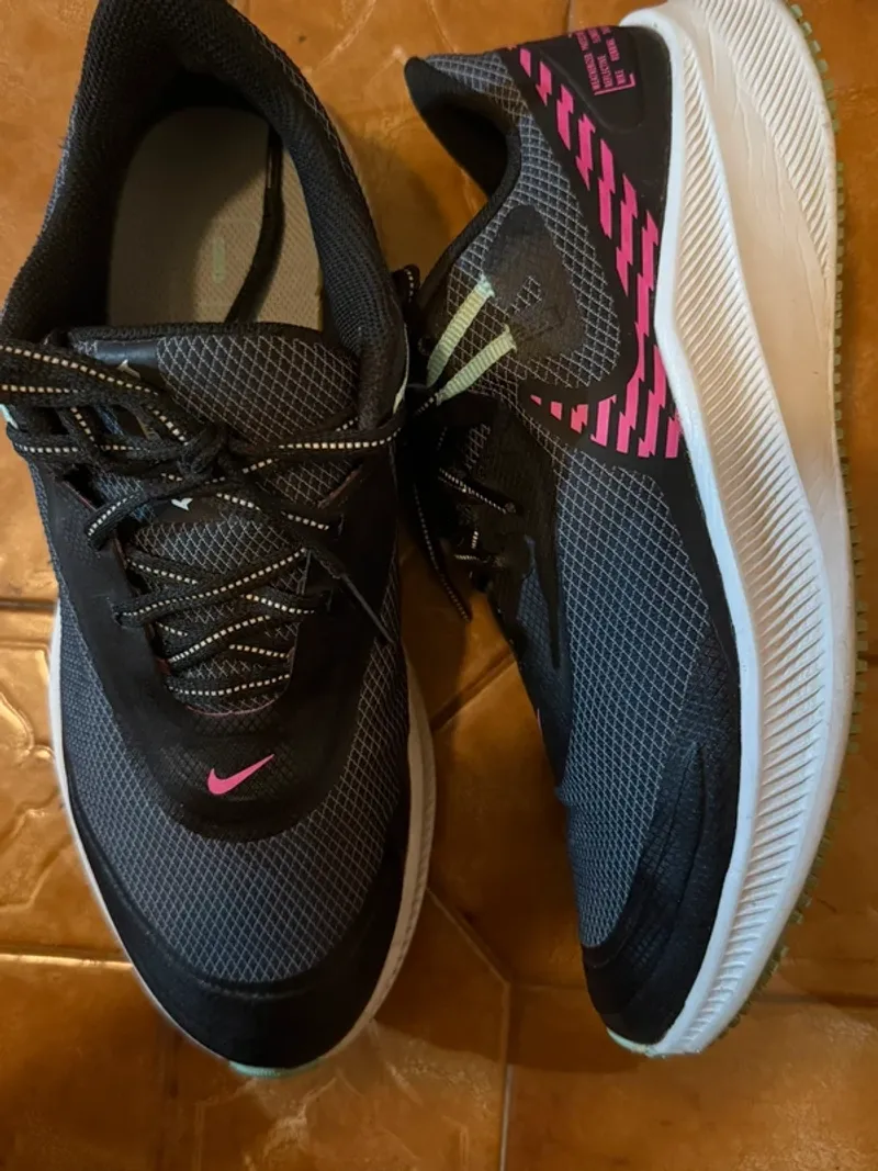 Nike Running shoes Running Shoes usato