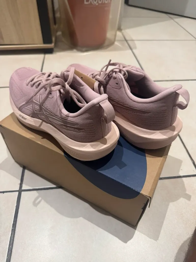 Asics GT-1000 14 bike usato — immagine 2 di 6