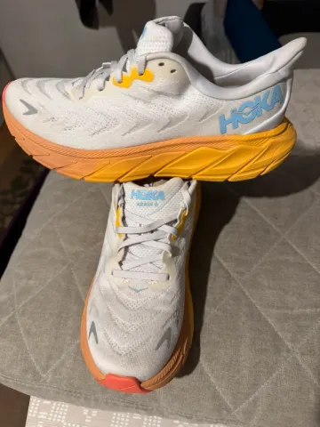 Hoka Arahi 6 Wide bike usato — immagine 1 di 9