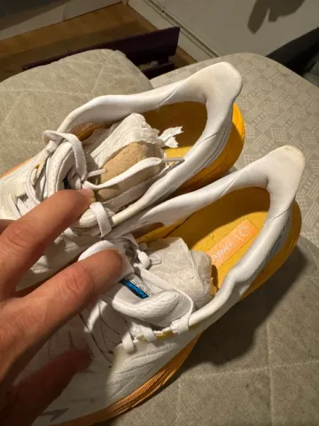 Hoka Arahi 6 Wide bike usato — immagine 5 di 9