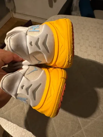 Hoka Arahi 6 Wide bike usato — immagine 7 di 9