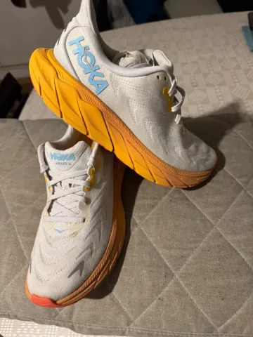 Hoka Arahi 6 Wide bike usato — immagine 2 di 9