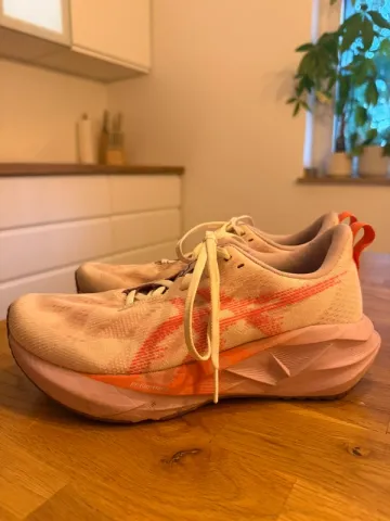 Käytetty Asics Novablast 5 bike — kuva 1 / 8