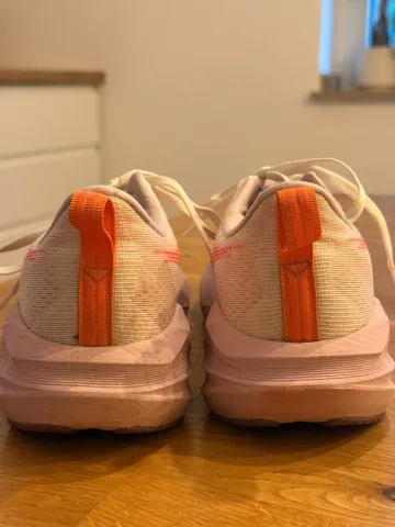 Käytetty Asics Novablast 5 bike — kuva 7 / 8