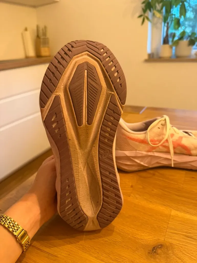 Käytetty Asics Novablast 5 bike — kuva 5 / 8