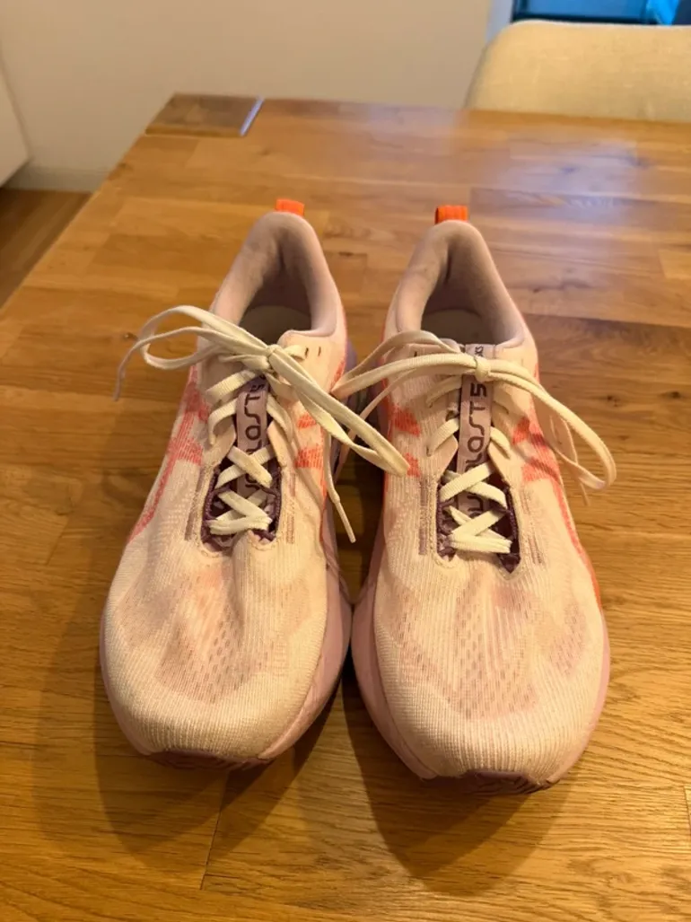Käytetty Asics Novablast 5 bike — kuva 4 / 8