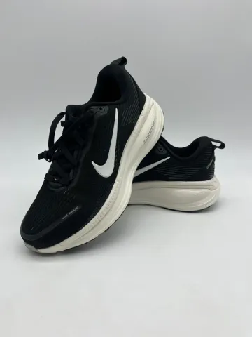 Used Nike Zoom Vomero 18 bike — image 2 of 6