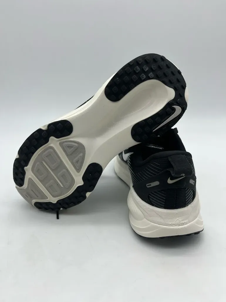 Used Nike Zoom Vomero 18 bike — image 5 of 6