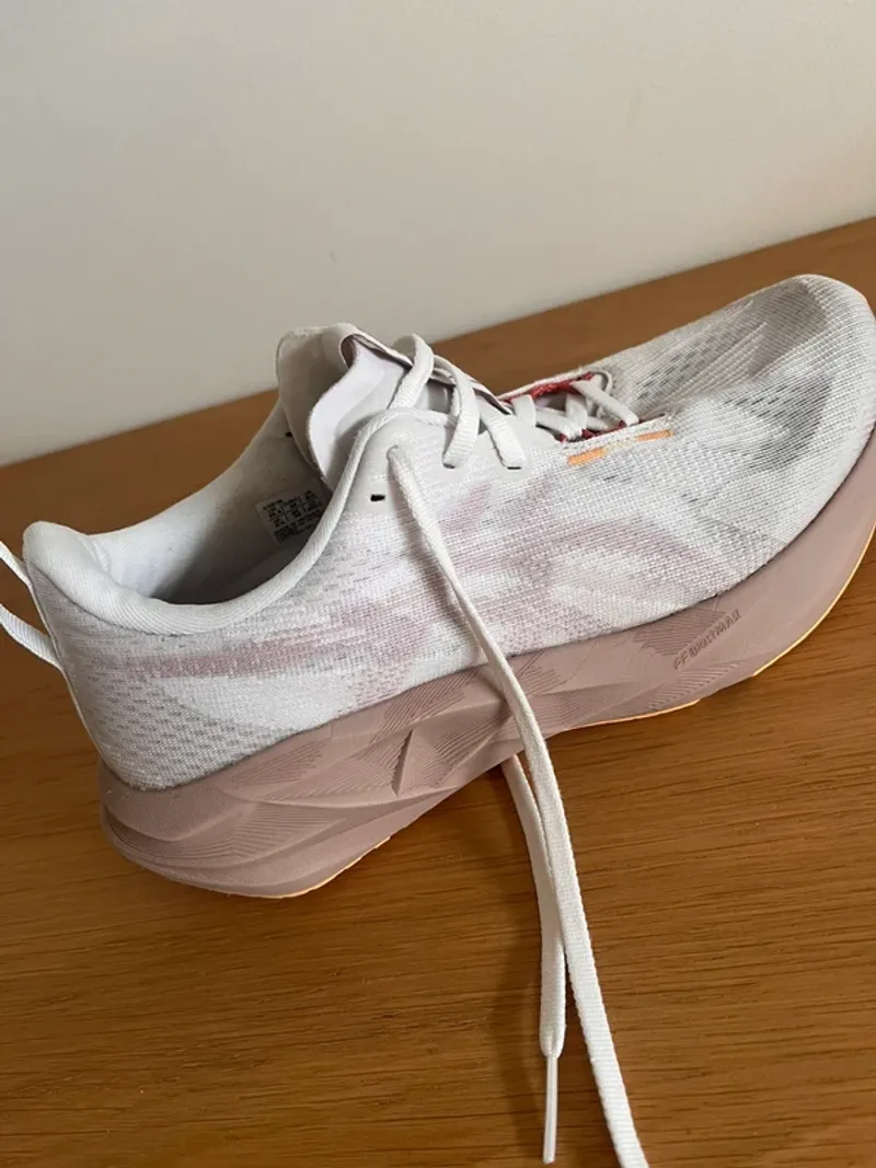 Used Asics Novo blast 5 Running Shoes