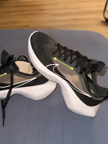 Used Nike Running Shoes bike — image 2 of 8