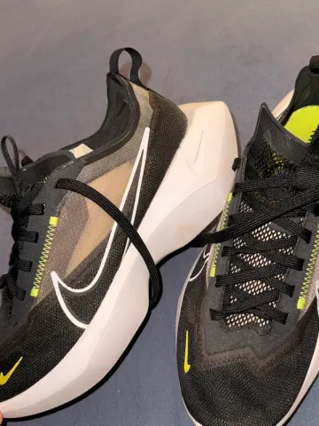 Used Nike Running Shoes bike — image 1 of 8