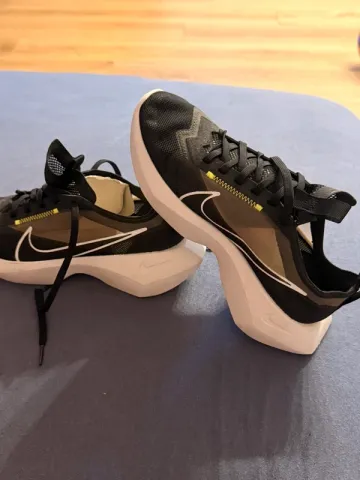 Used Nike Running Shoes bike — image 3 of 8