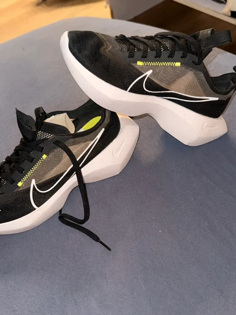 Used Nike Running Shoes bike — image 4 of 8