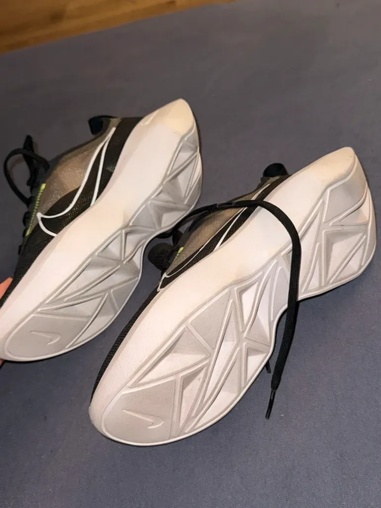 Used Nike Running Shoes bike — image 5 of 8