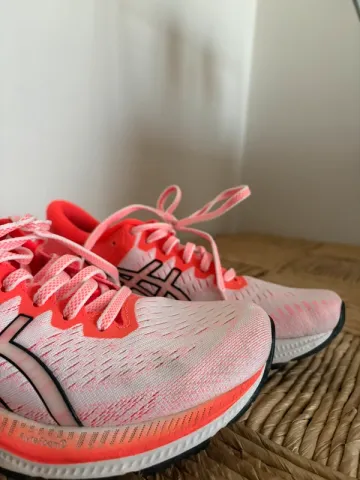 Brugt White Gel-Kayano 27 bike — billede 3 af 6