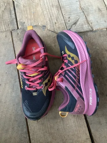 Used Saucony Trail Running Shoes bike — image 3 of 7