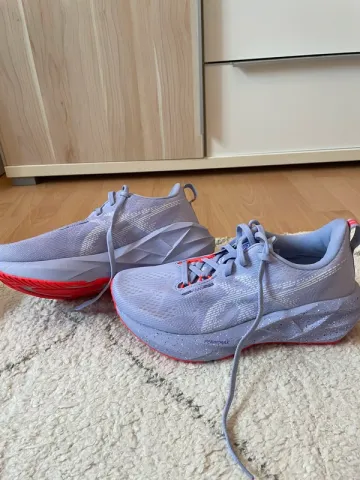 Brugt Asics Novablast 5 Tokyo 2025 bike — billede 4 af 8