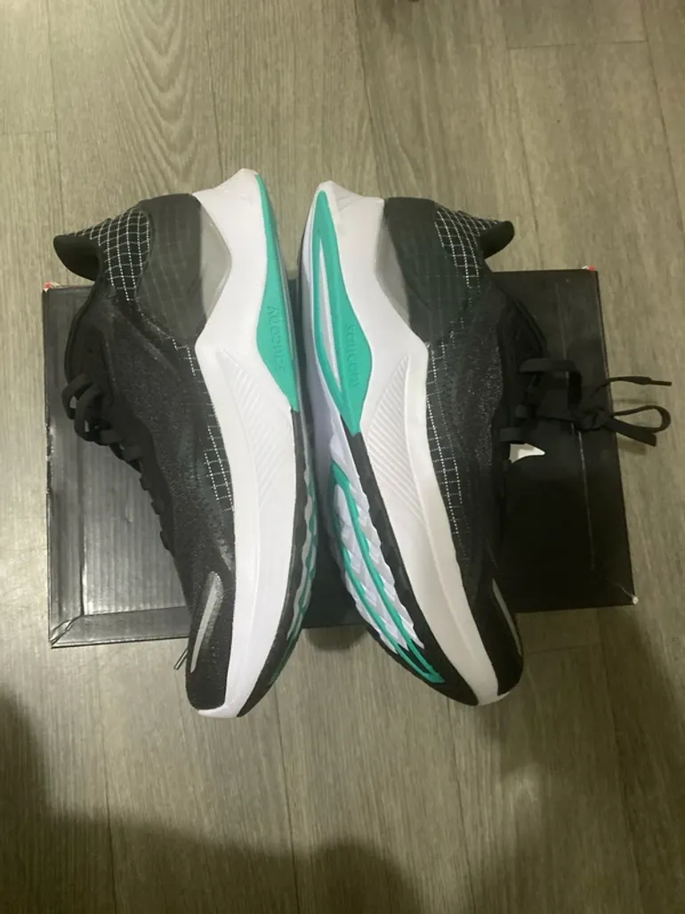 Used Saucony Endorphin Shift 2 bike — image 5 of 8