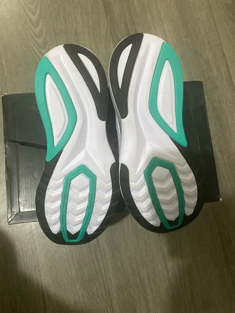 Used Saucony Endorphin Shift 2 bike — image 4 of 8