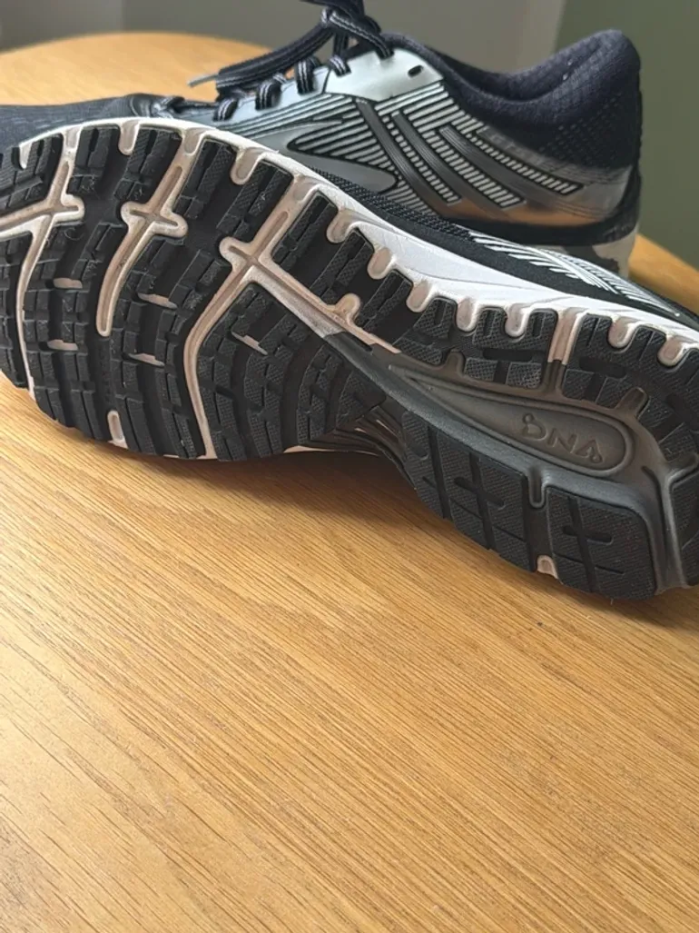 Used Brooks Adrenaline GTS 18 bike — image 4 of 7