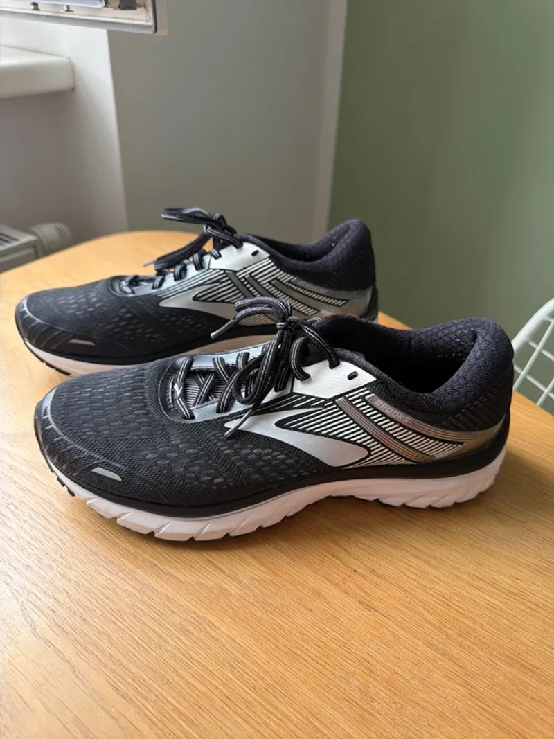 Used Brooks Adrenaline GTS 18 Running Shoes