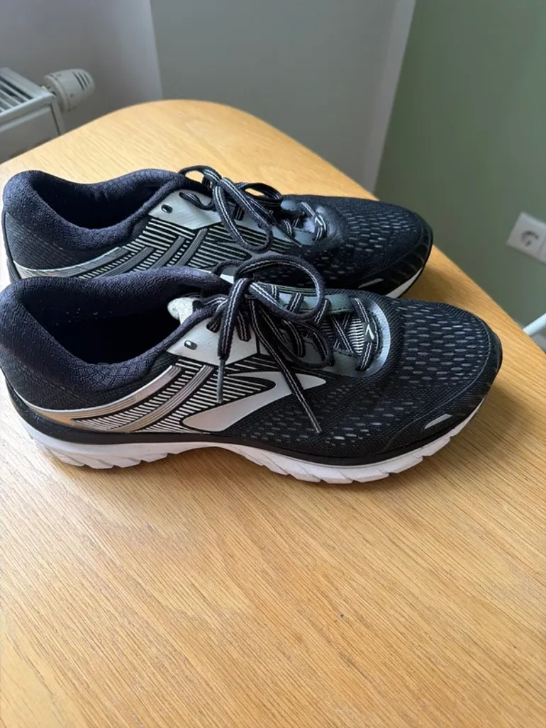 Used Brooks Adrenaline GTS 18 bike — image 6 of 7