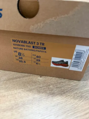 Asics Novablast 3 bike d'occasion — image 5 sur 5