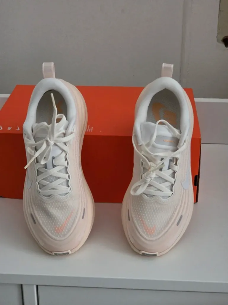 Tweedehands Asics Vomero Plus bike — afbeelding 4 van 7