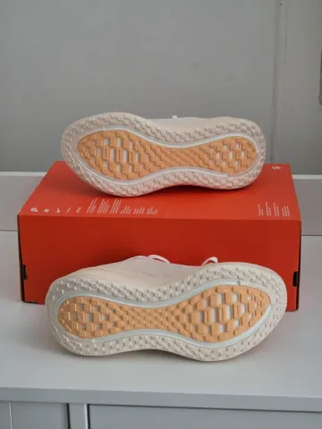 Tweedehands Asics Vomero Plus bike — afbeelding 3 van 7
