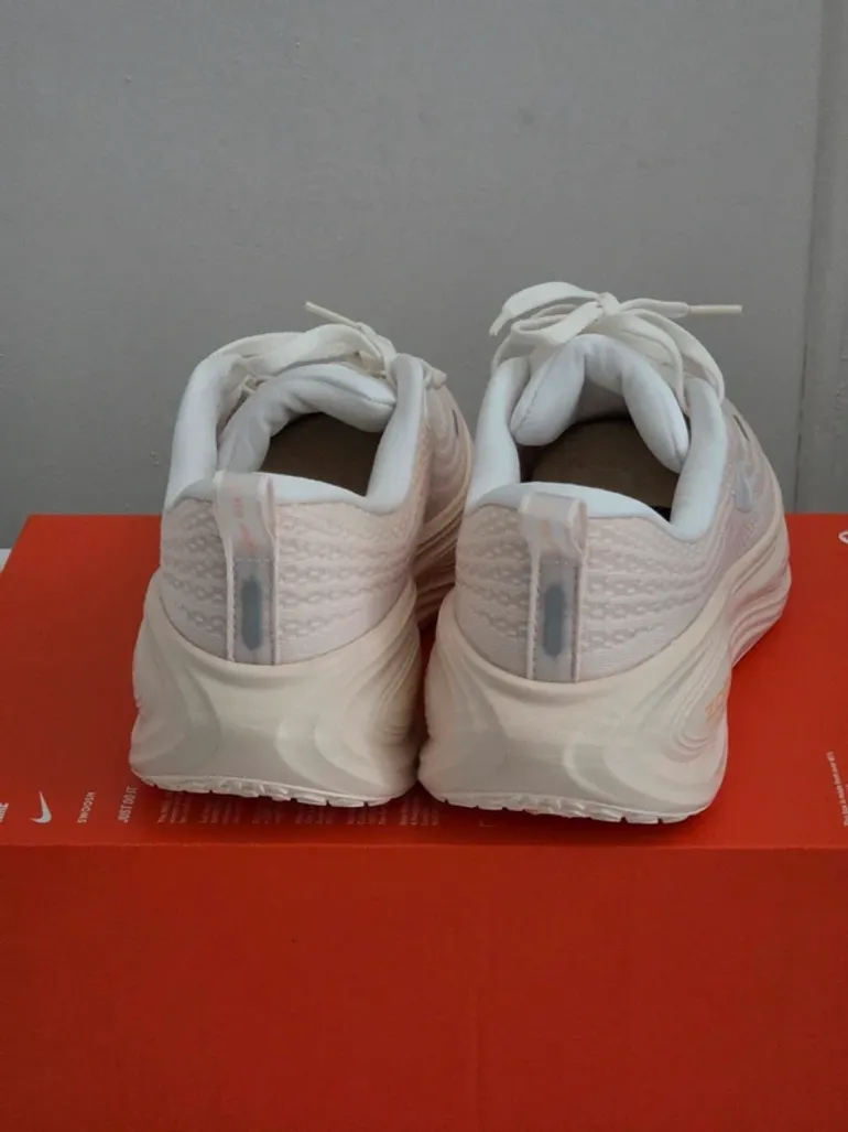 Tweedehands Asics Vomero Plus bike — afbeelding 5 van 7