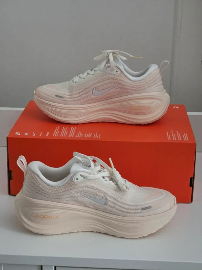 Tweedehands Asics Vomero Plus bike — afbeelding 2 van 7