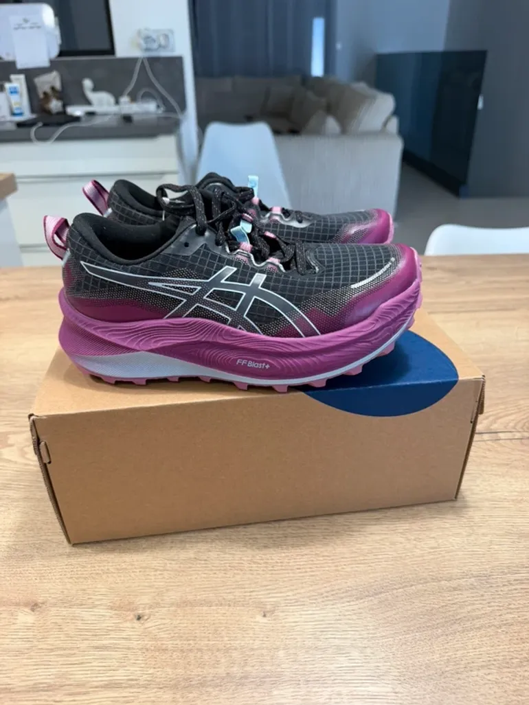 Used Asics Trabuco Max 3 bike — image 2 of 5