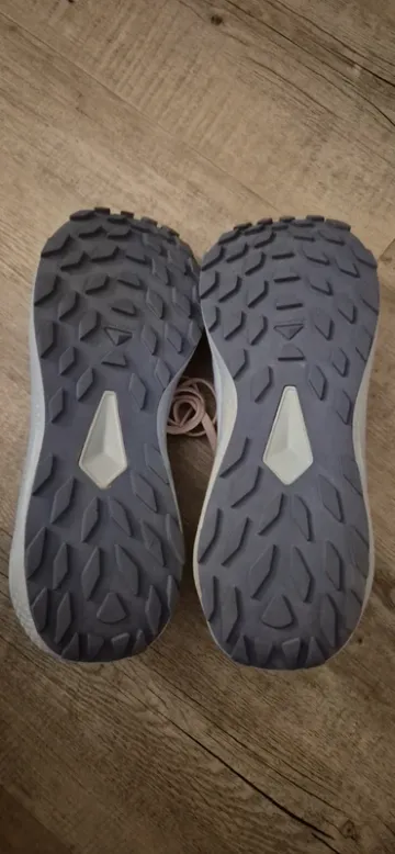 Used Salomon Trailrunning Shoes bike — image 3 of 4