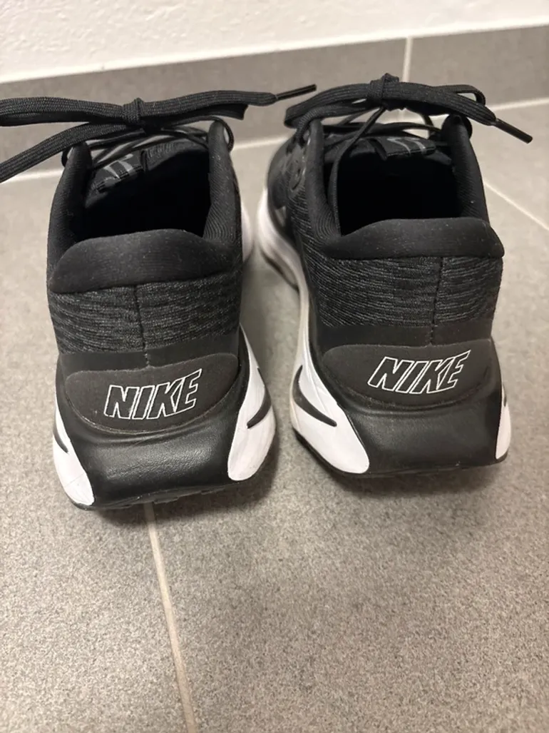 Used Nike Laufschuhe bike — image 4 of 5