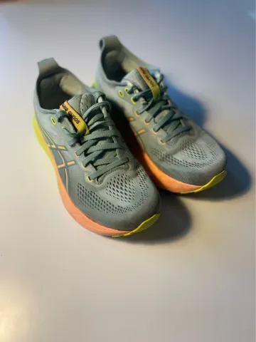 Used Asics Gel-Kayano 31 Paris 2024 bike — image 1 of 8