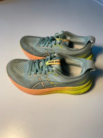 Used Asics Gel-Kayano 31 Paris 2024 bike — image 4 of 8