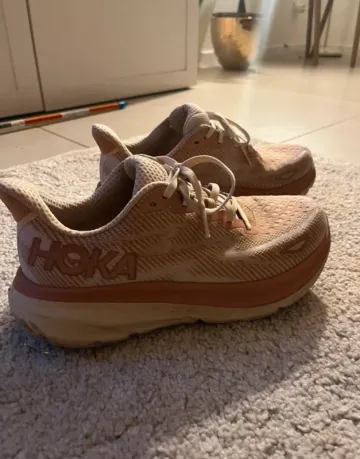Brugt Hoka Running Shoes bike — billede 1 af 3