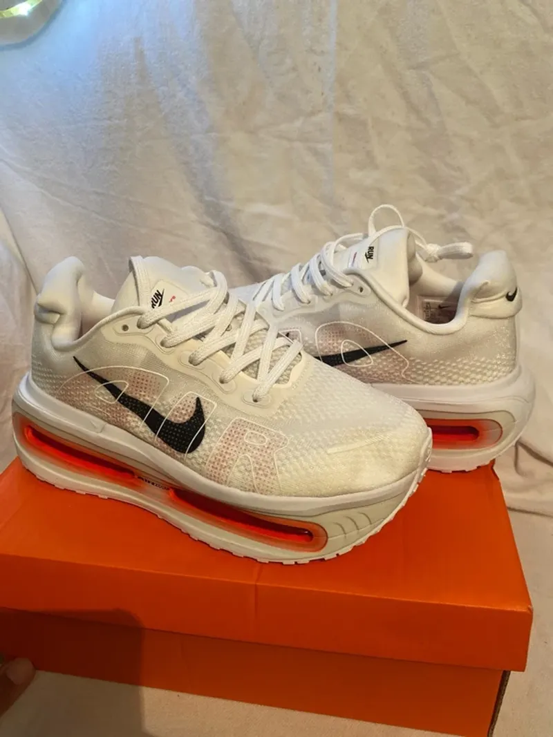 Premium Vomero Running Shoes usato