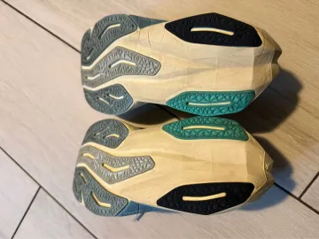 Used New Balance FuelCell Rebel 4 bike — image 7 of 10