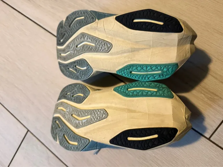 Used New Balance FuelCell Rebel 4 bike — image 7 of 10