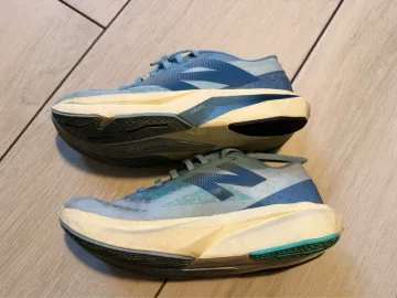 Used New Balance FuelCell Rebel 4 bike — image 4 of 10