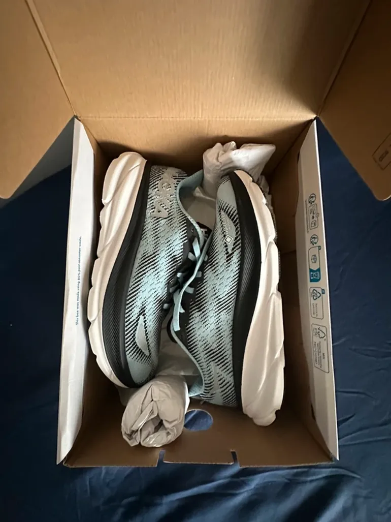 Used Hoka Clifton 9 GTX bike — image 2 of 7